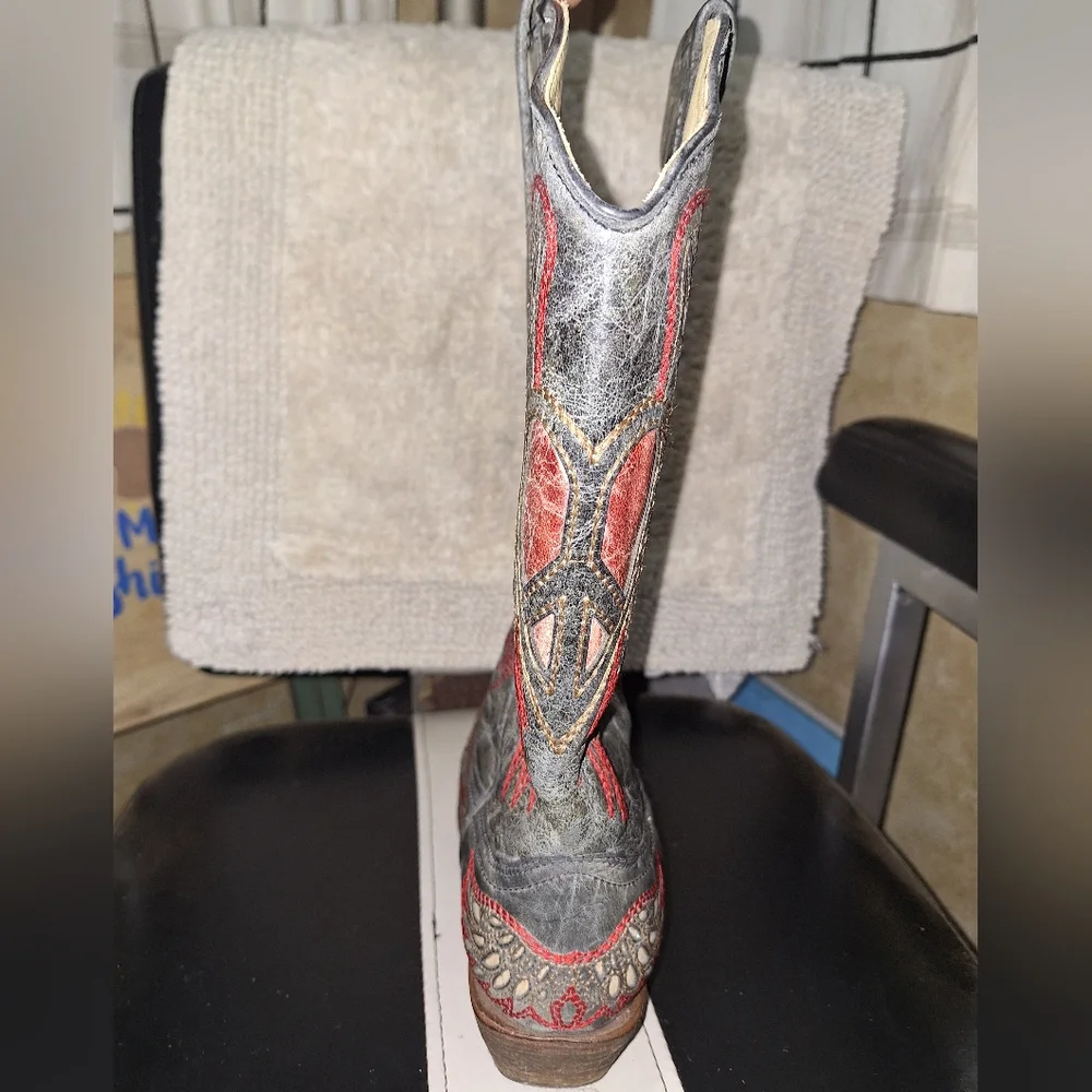 Corral Steel Blue Cowboy Boots with Red and Gray Inlaid Design In A Size 10M. - Picture 13 of 15